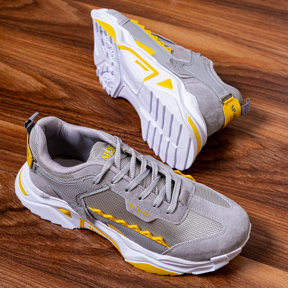 کفش ورزشی مردانه طوسی مدل KARVIN