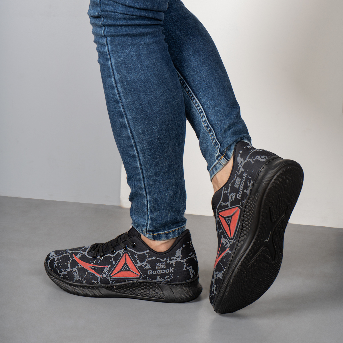 کفش مردانهReebok مشکی قرمز مدل Aishin(T)