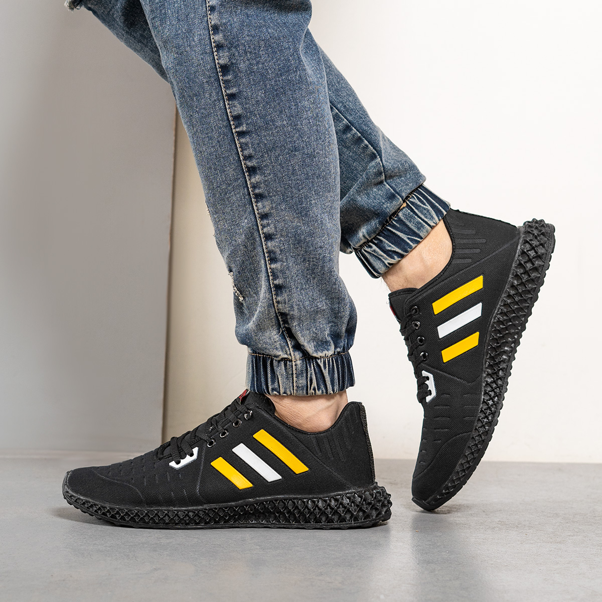 کفش مردانه سه خط زردمدل (T)dayan