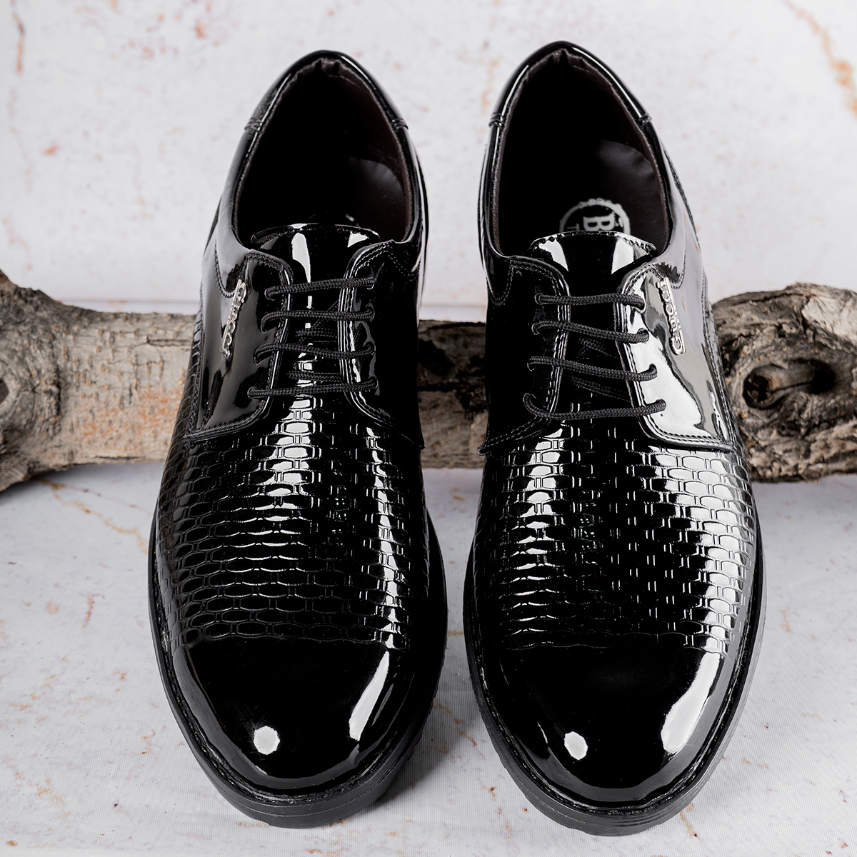 کفش رسمی ورنی بندی مردانه مدلGucci