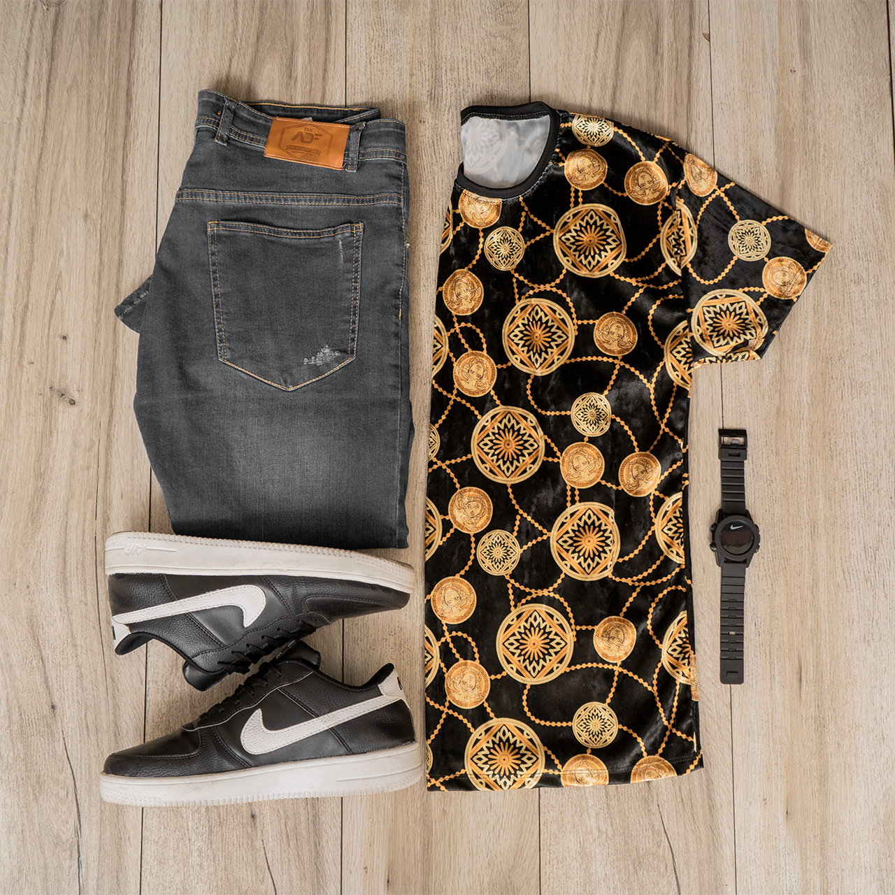 تیشرت مخمل مشکی طلایی مردانه مدل golden