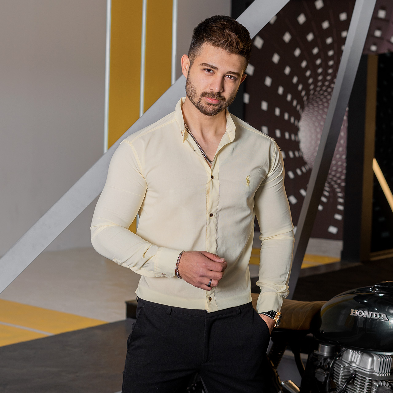 پیراهن مردانه زرد مدل VQ