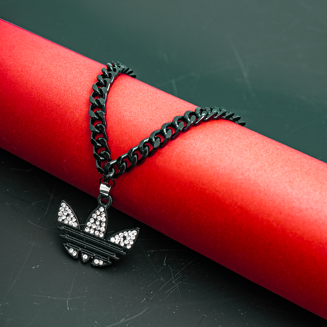 گردنبند آویز دار آدیداس مشکی مردانه مدل A40