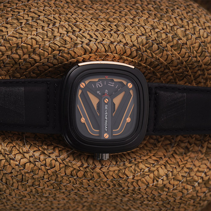 ساعت sevenfriday مشکی طلایی مدل Etro