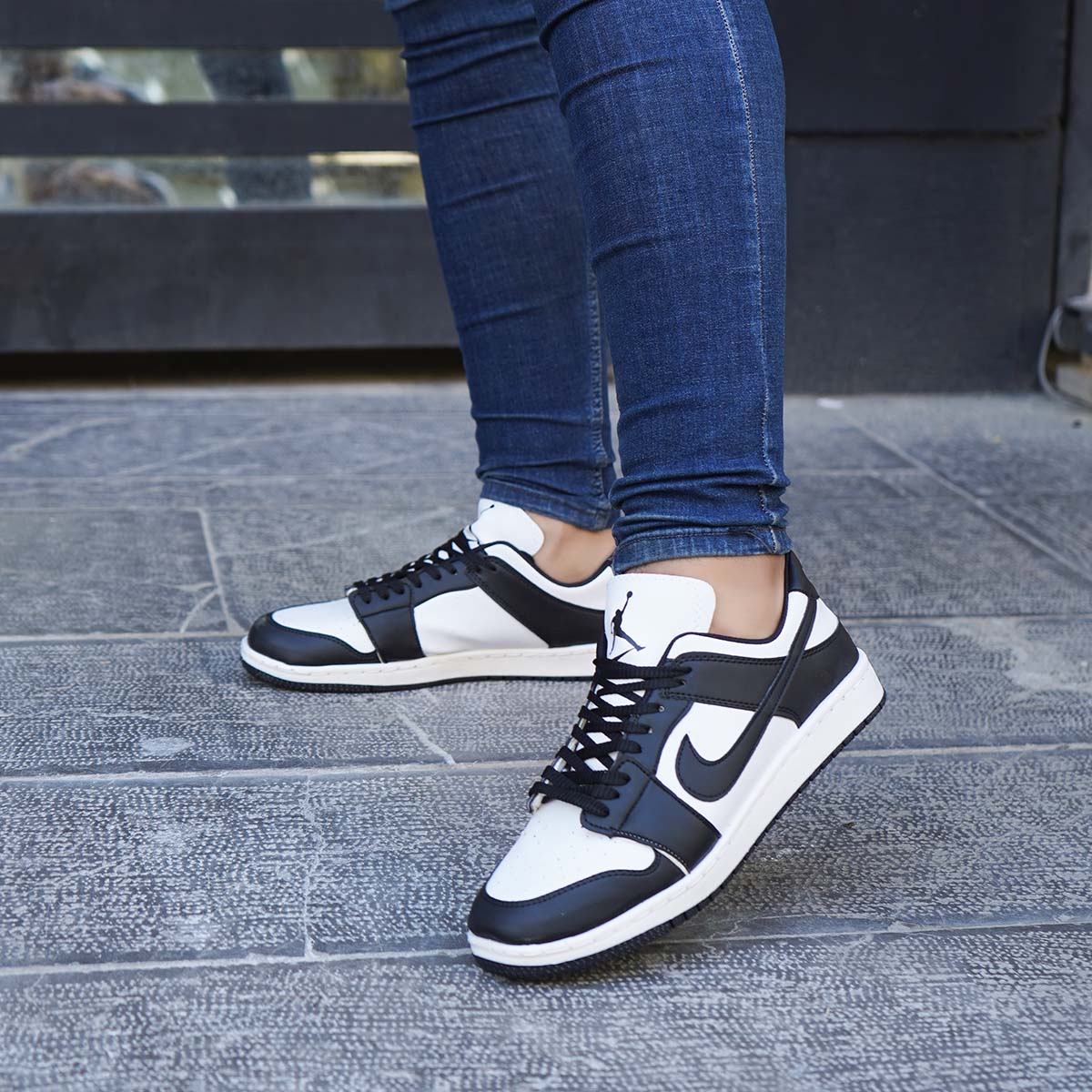 کفش مردانه مشکی سفید ساق کوتاه مدل D43