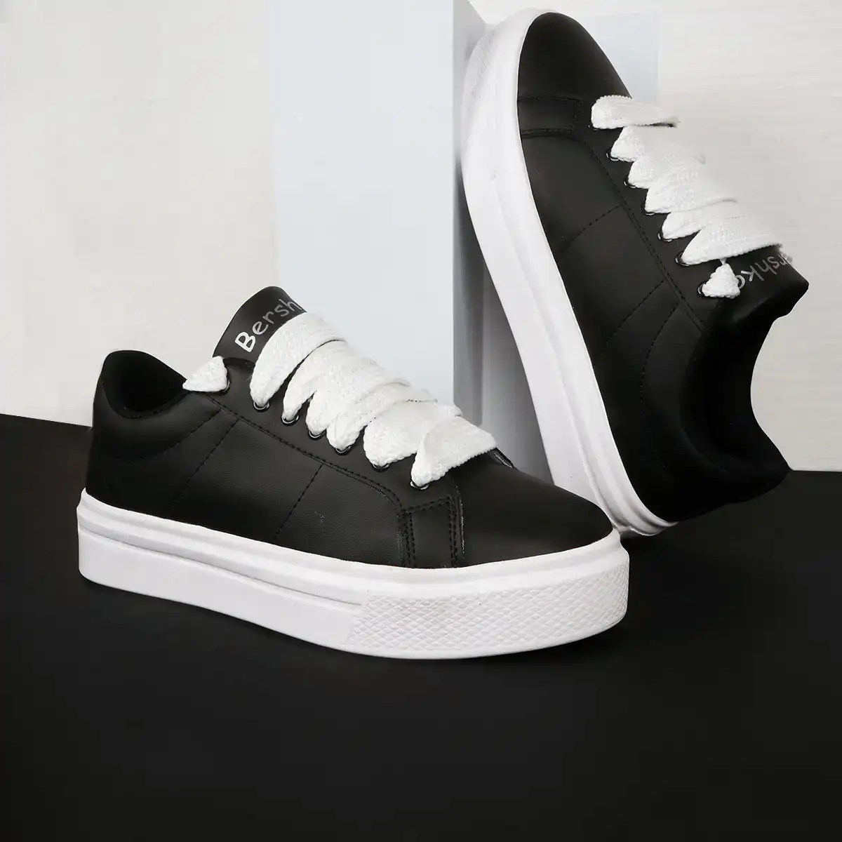 کفش تخت مشکی زیره سفید مردانه مدل MANIN