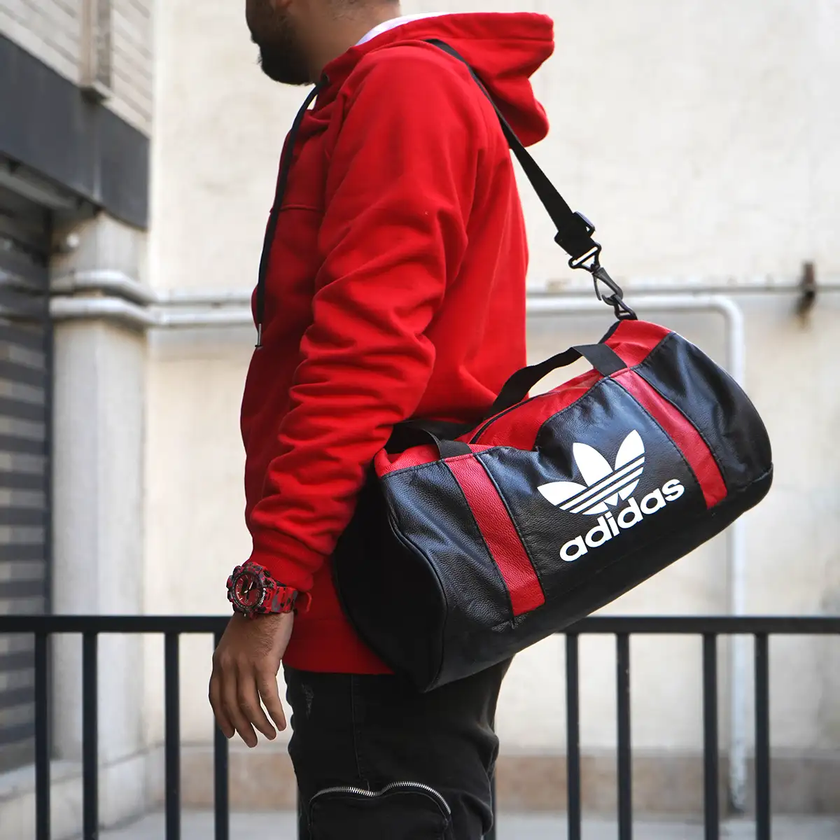 کیف ورزشی آدیداس مشکی قرمز مدل Soren