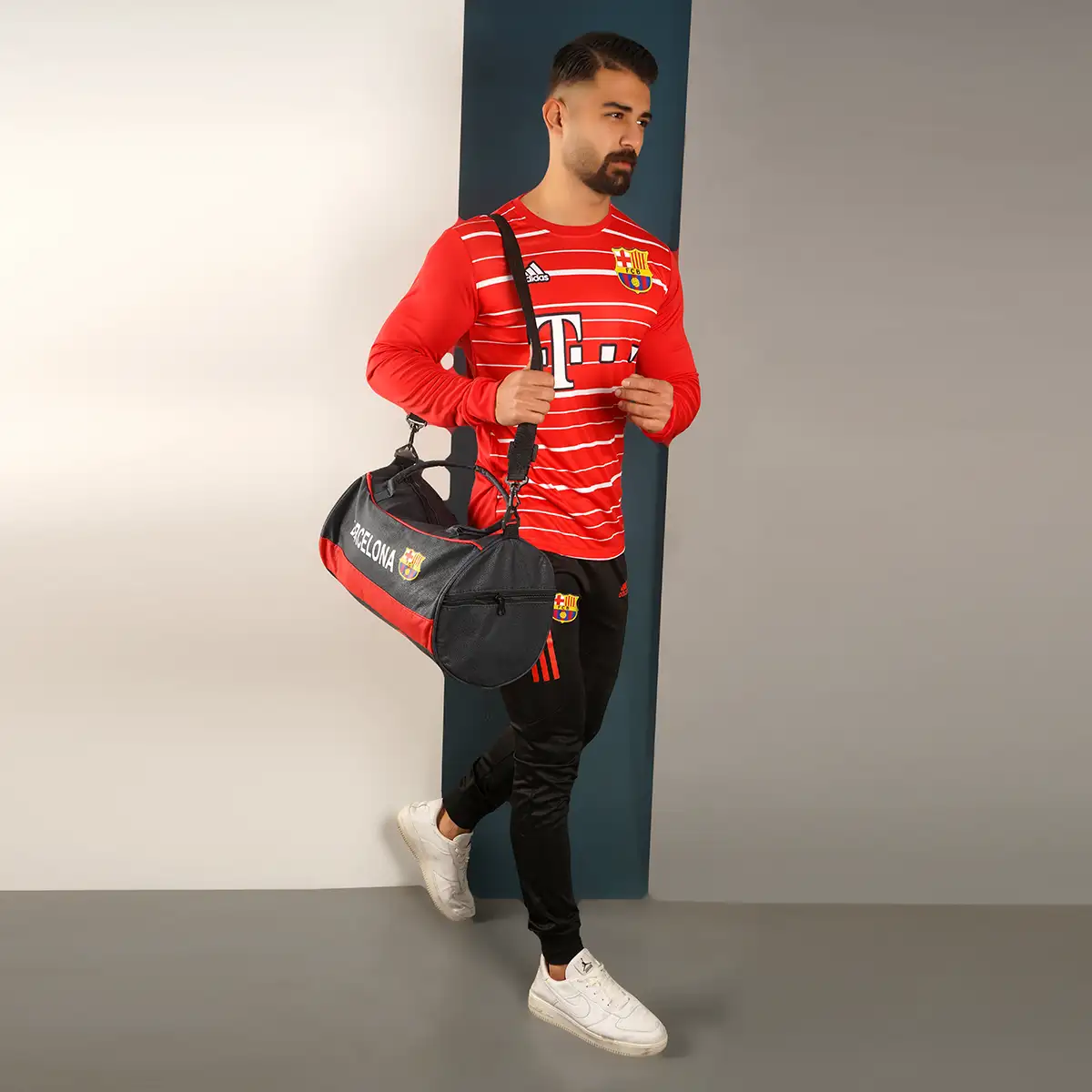 کیف ورزشی مشکی قرمز مدل Barcelona