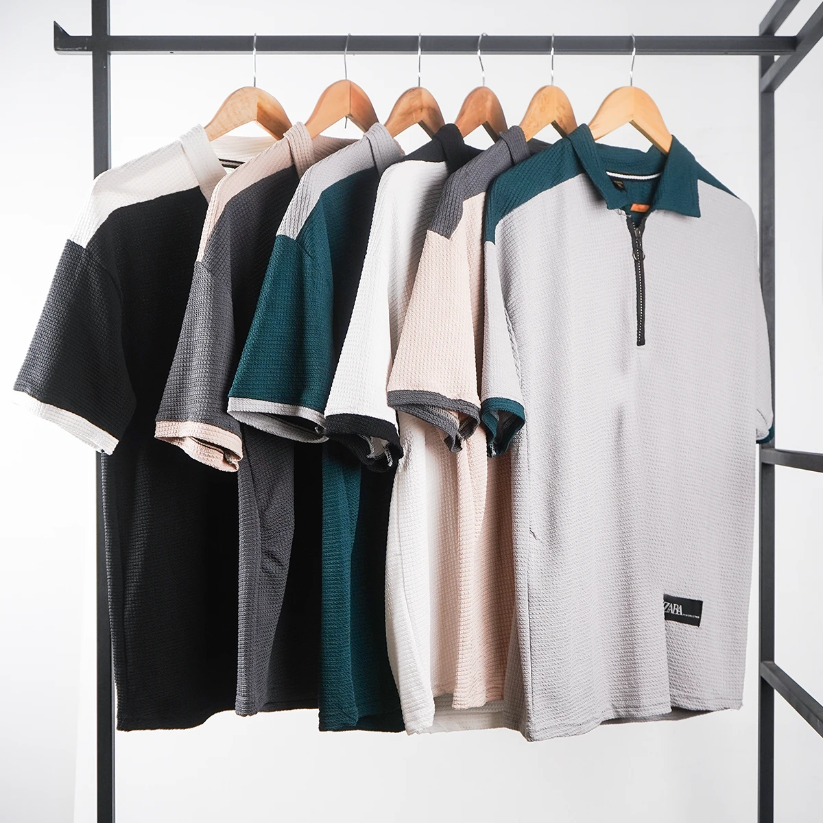 تیشرت مردانه یقه زیپ دار طوسی تیره مدل Radon