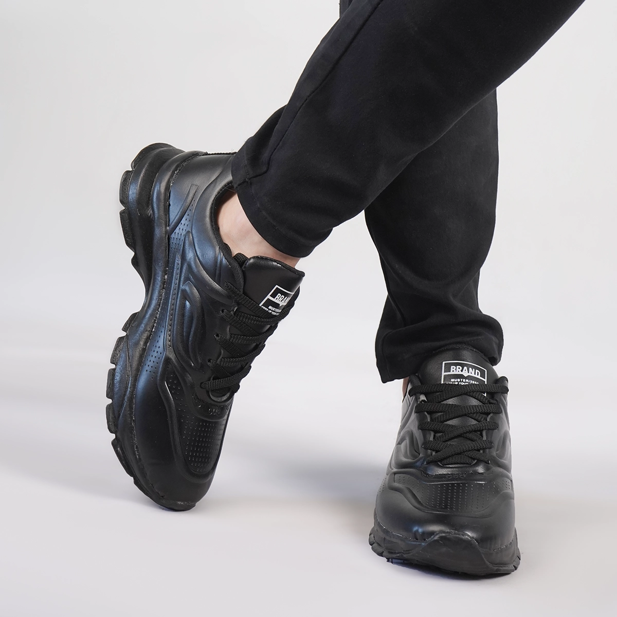 کفش ورزشی مردانه مشکی مدل B708