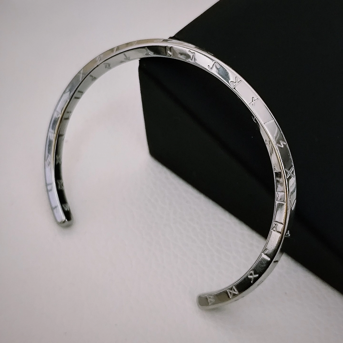 بنگل نقره ای پیچ خورده وایکینگی