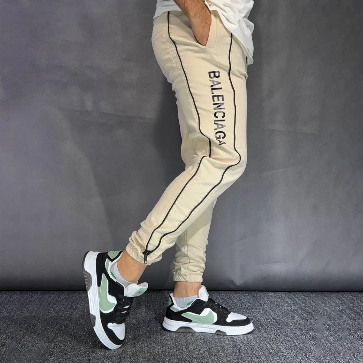 شلوار مردانه کرم بالنسیاگا ۳ نوار مدل تمام زیپ