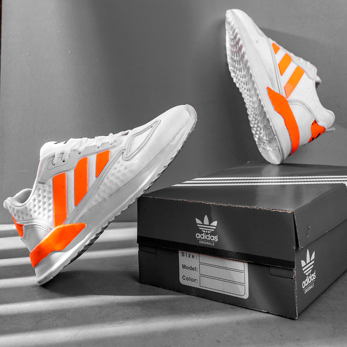 کفش ورزشی Adidas مردانه سفید نارنجی مدلSiban