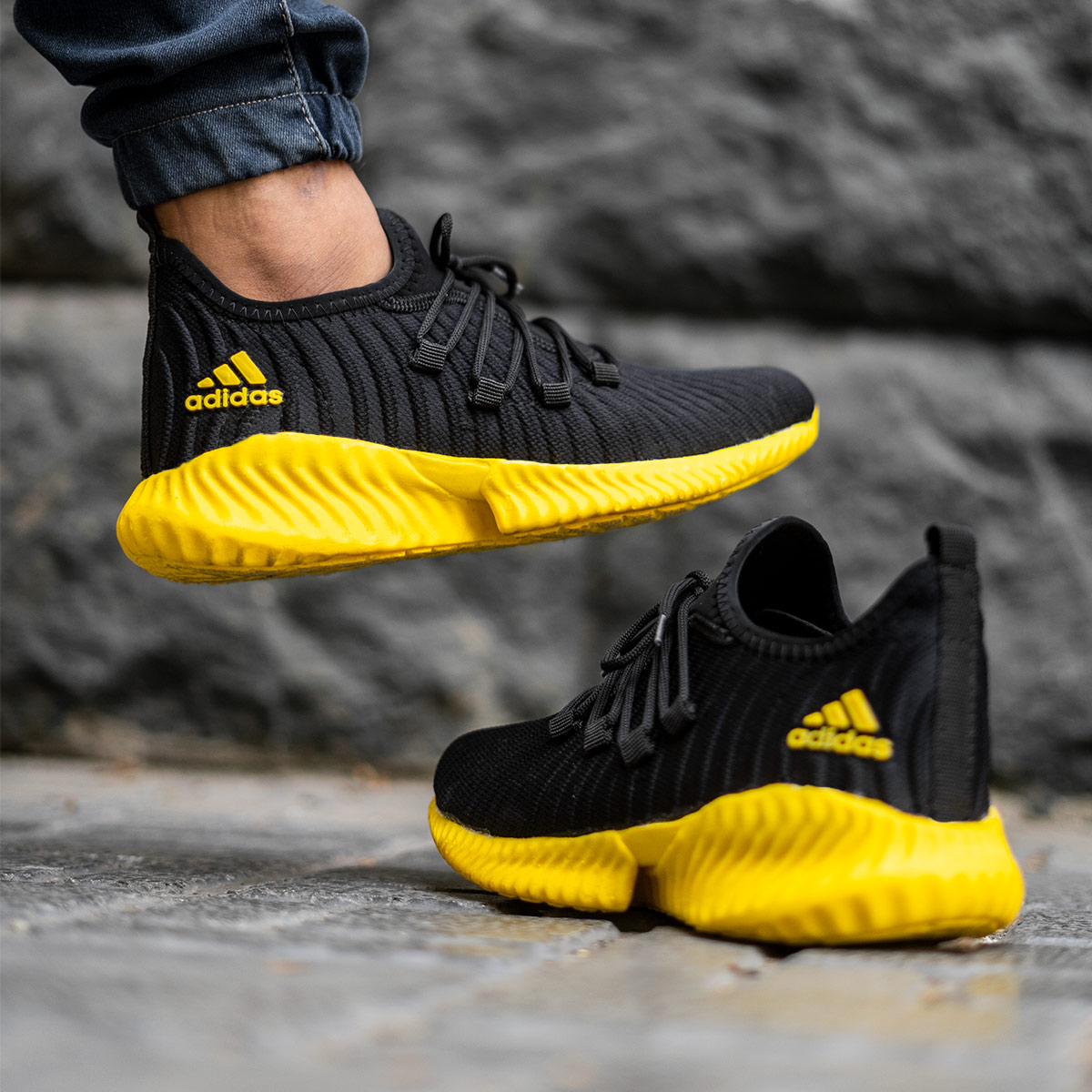 کفش ورزشی Adidas مردانه مشکی زیره زرد مدل River